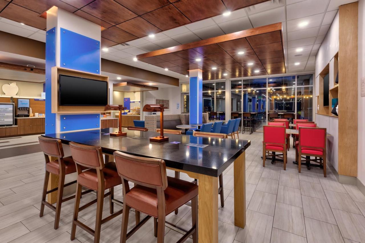 Holiday Inn Express & Suites - Milan - Sandusky Area By Ihg エクステリア 写真
