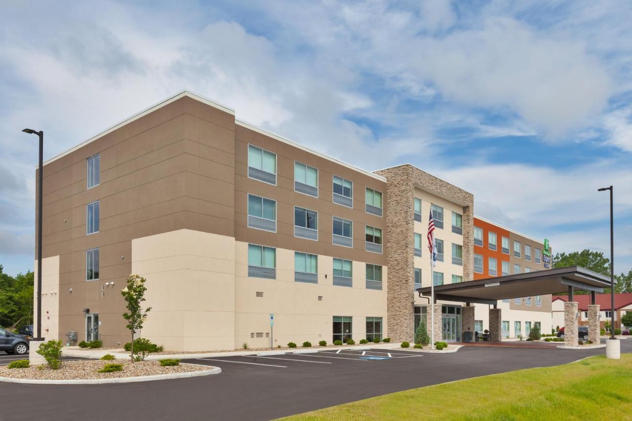 Holiday Inn Express & Suites - Milan - Sandusky Area By Ihg エクステリア 写真